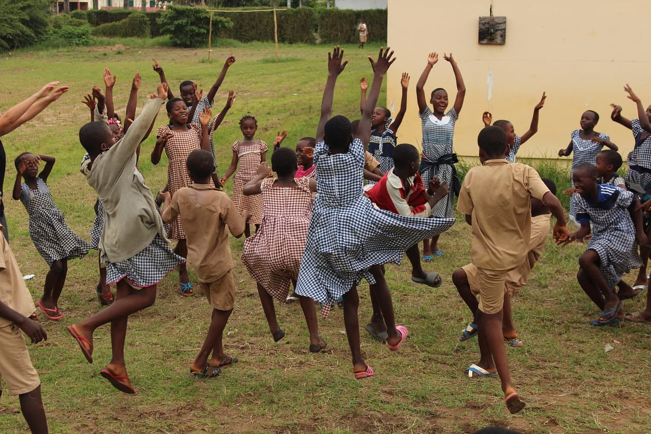 Enfants dans une communauté accompagnée par la Fondation
